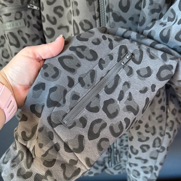 Comfrt Airplane Mode Zip-Up Hoodie and Joggers SET Panther Large - Picture 5 of 16